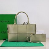 Perfect BOTTEGA VENETA Arco Small Tote Bag 30CM