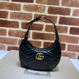 Gucci Best 699514 GG Marmont half-moon-shaped Replica bag